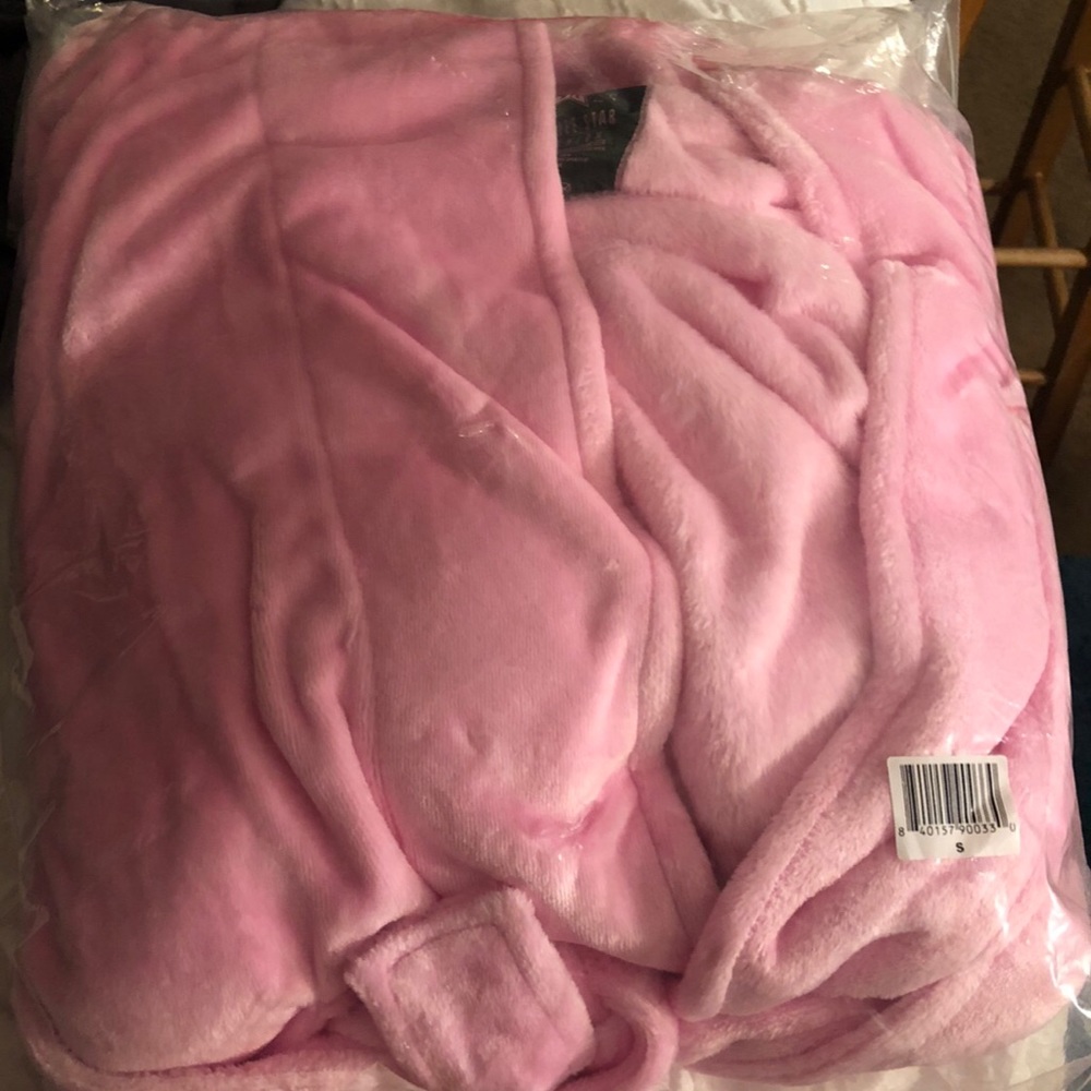 Jeffree star pink robe (Discontinued)
